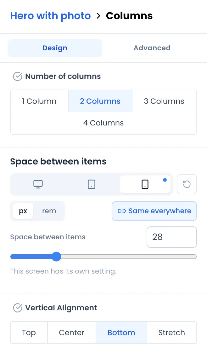 Ajustes de un bloque Columns (Hero with photo > Columns), pestaña Design: ajuste Space between items con sus tres pestañas de dispositivo, la del teléfono activa y marcada con un punto azul, valor 28 px y la indicación «This screen has its own setting.»